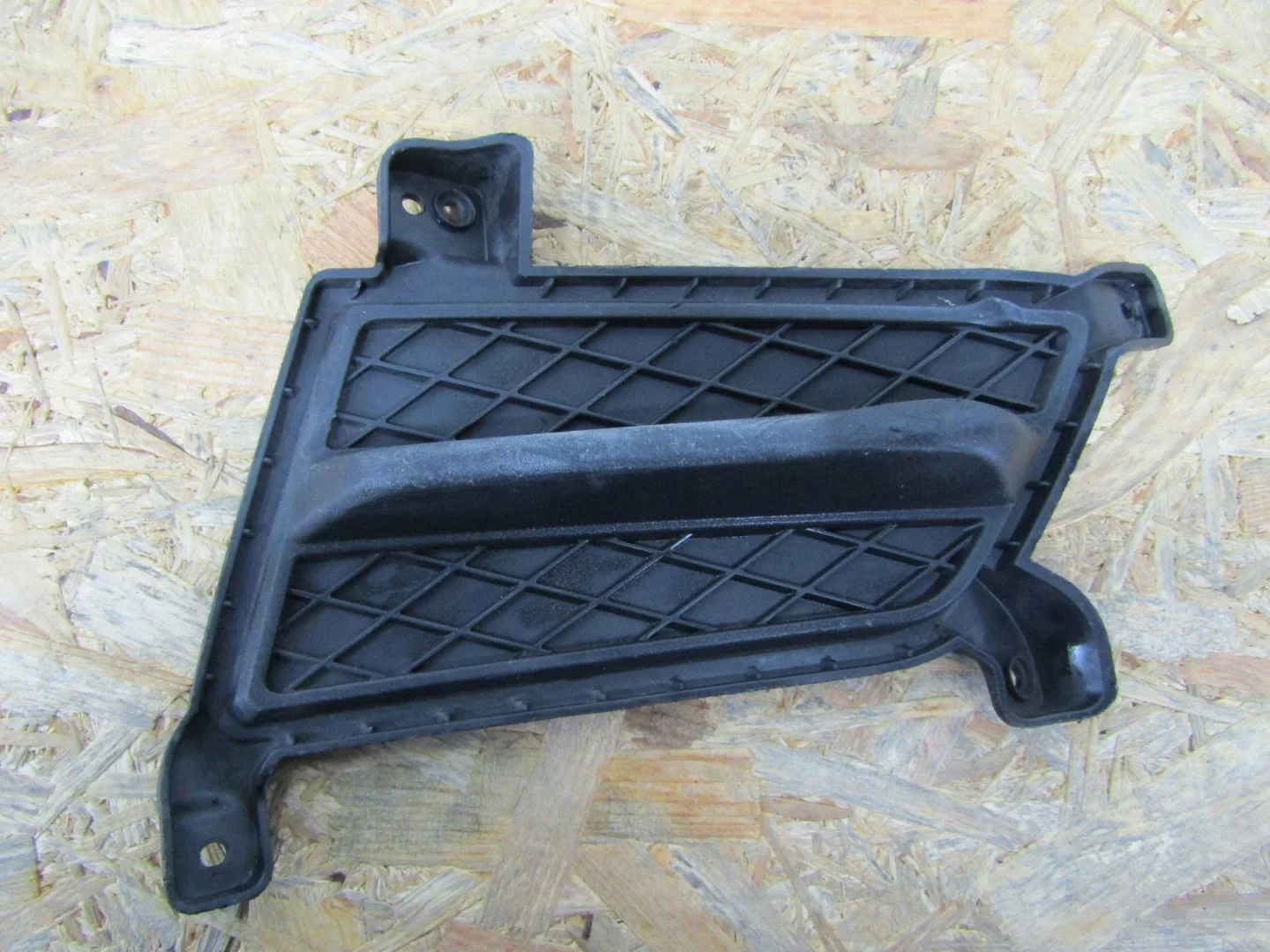 Bisel Neblinero Derecho Ssangyong Tivoli Original 8320235100 2